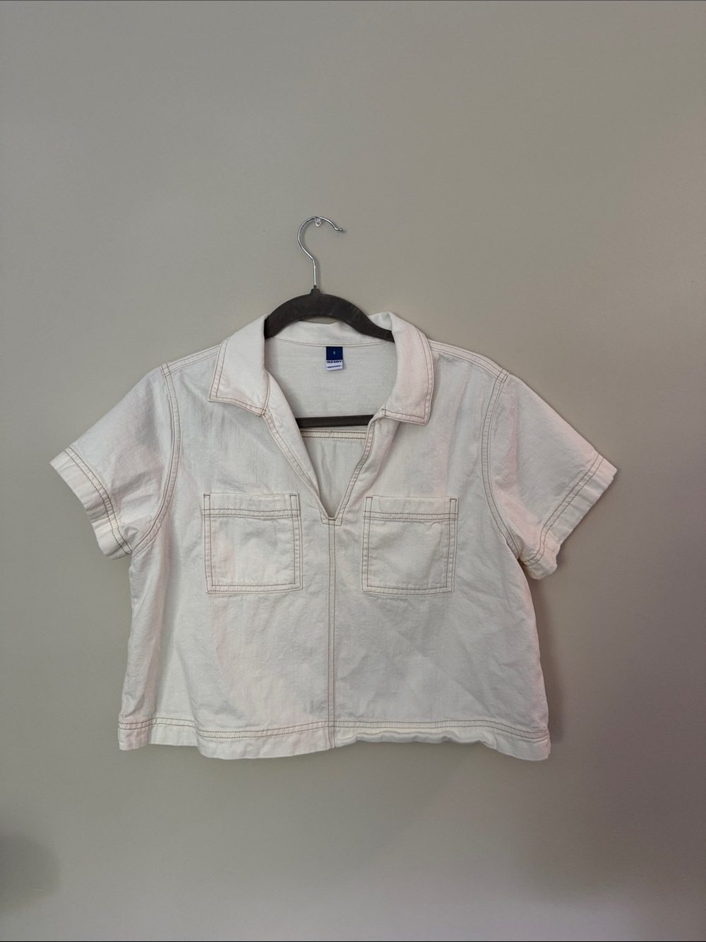 Old Navy Short Sleeve Collared Crop Top in Cream
